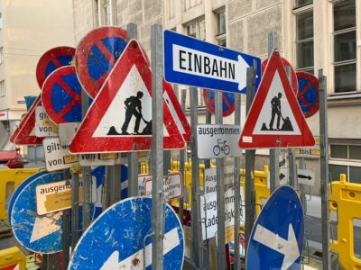 Photo Confusing directions