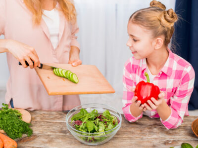 Cum îi conving pe copii să mănânce legume în familiile unde carnea este „vedeta” fiecărei mese?