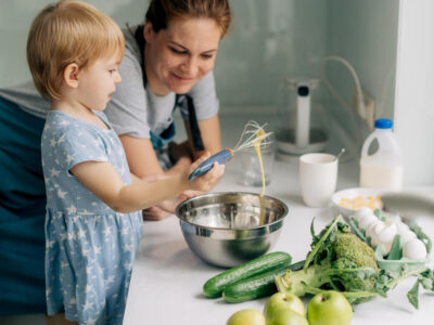 Cum să pregătești mâncare sănătoasă pentru copilul tău și să înlocuiești dulciurile din comerț cu alternative de casă