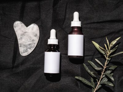 Cum citești eticheta unui cosmetic: INCI, concentrații și simboluri care contează