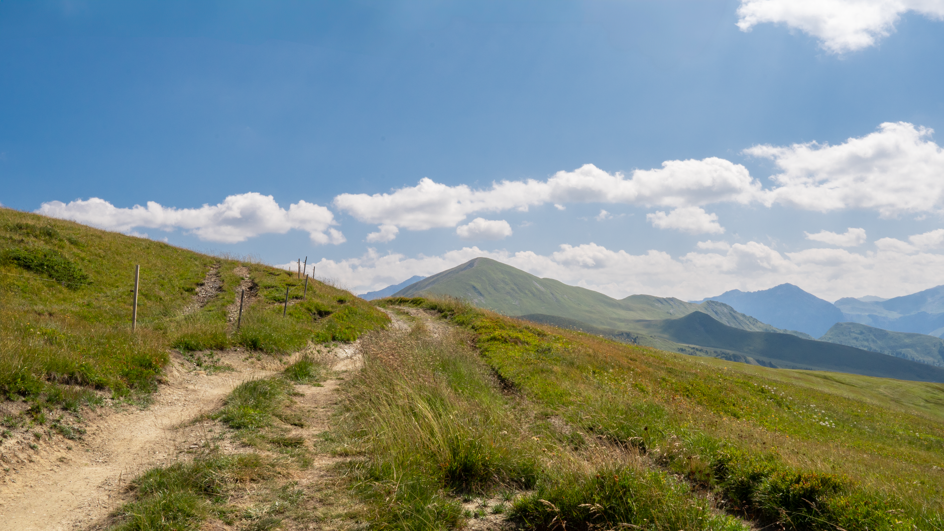Ministerul Turismului anunță fonduri pentru refacerea traseelor montane marcate — Turism INFO