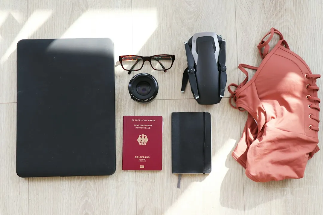 Photo best travel accessories under 100 lei