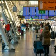Photo lost luggage airport procedure steps